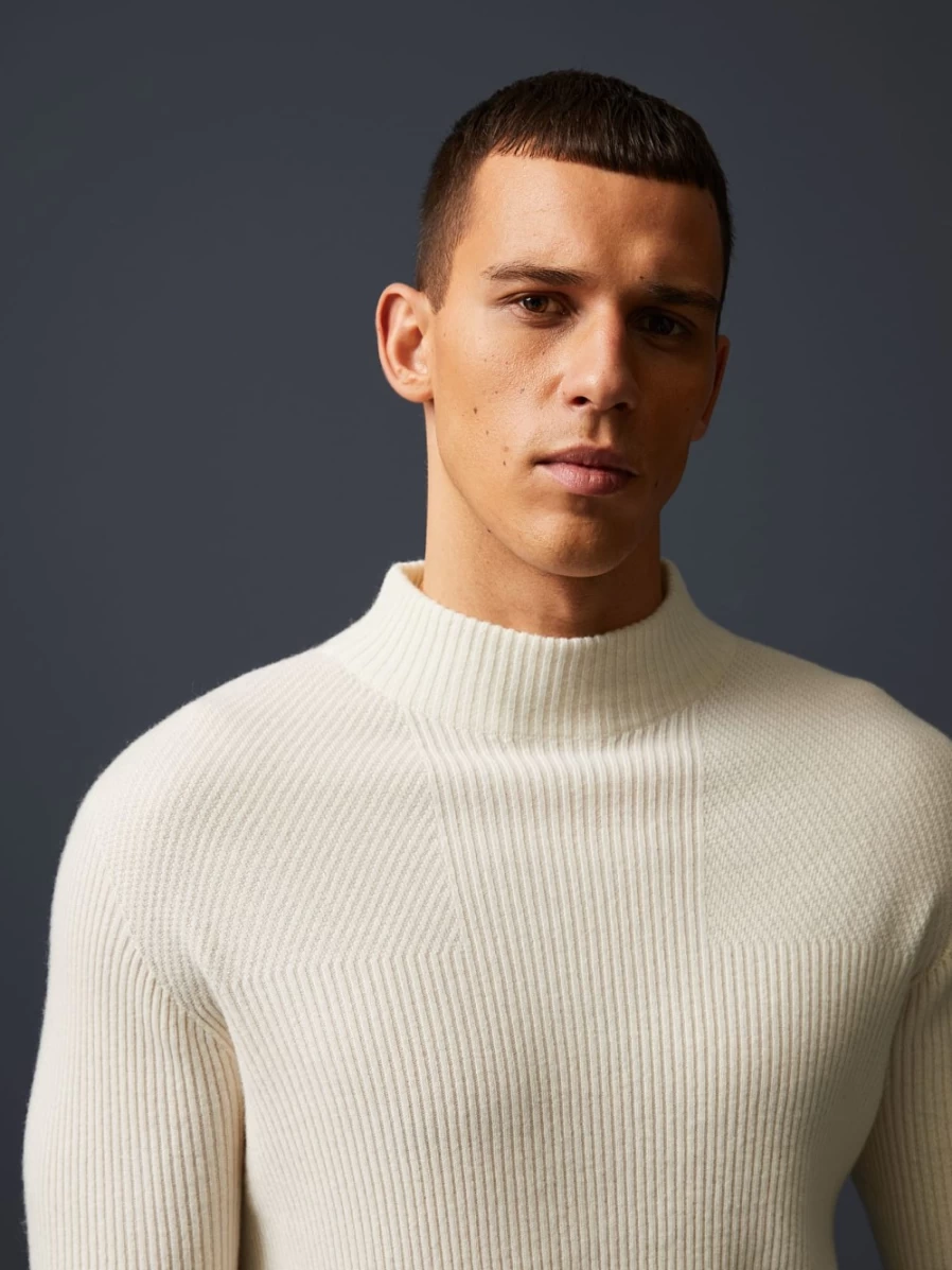 AlphaTauri Men's Off White Seamless 3D-Knit Cashmere-Blend Turtleneck Sweater